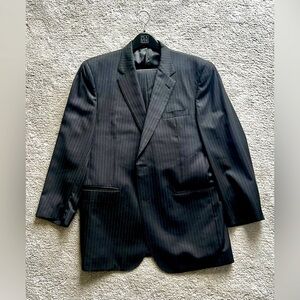 NWOT Jos A Bank Dark Charcoal Pin Stripped Suit 43L